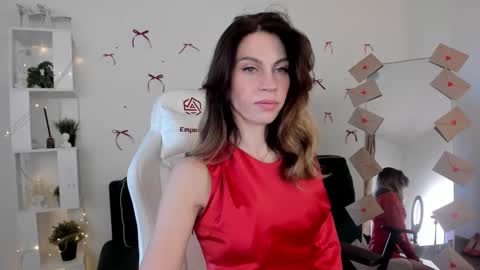 Snapshot of selena_rase chatting on February 14, 8:31 am Selena online show from February 14, 8:31 am