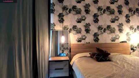 Snapshot of selena_rase chatting on October 22, 4:02 am Selena online show from October 22, 4:02 am