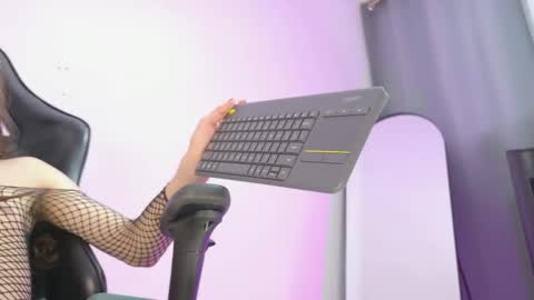 Snapshot of selena_robertss_ chatting on April 17, 1:30 am selena roberts online show from April 17, 1:30 am