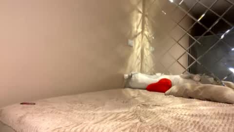 Snapshot of selena_shawty chatting on September 9, 3:55 pm H i My names is Selena Welcome to my room Please thumbs up - its important online show from September 9, 3:55 pm