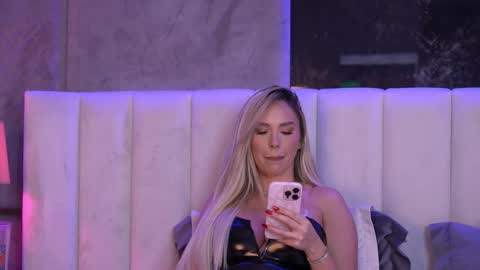 Snapshot of selena_voss chatting on January 17, 9:47 am Selena online show from January 17, 9:47 am