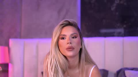 Snapshot of selena_voss chatting on March 17, 8:39 am Selena online show from March 17, 8:39 am