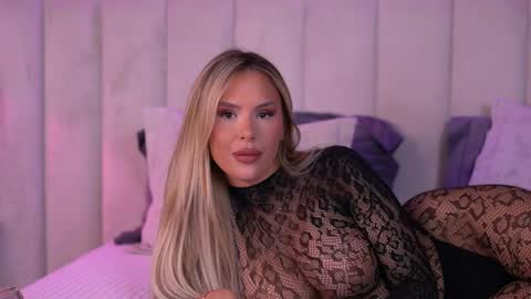 Snapshot of selena_voss chatting on March 20, 8:52 am Selena online show from March 20, 8:52 am