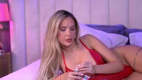 Snapshot of selena_voss chatting on March 21, 9:25 am Selena online show from March 21, 9:25 am