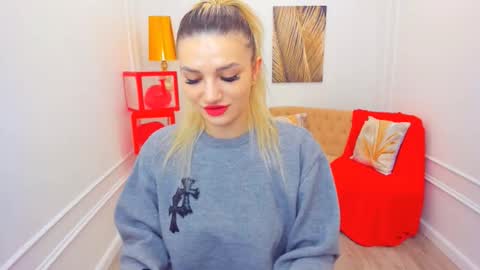 selenaemoore online show from February 15, 7:21 pm
