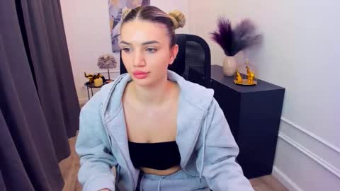 selenaemoore online show from February 28, 3:40 am