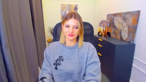 selenaemoore online show from April 9, 6:19 am
