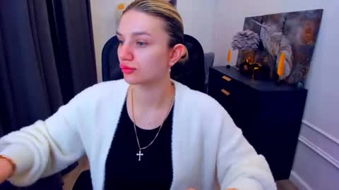 selenaemoore online show from May 12, 3:47 am