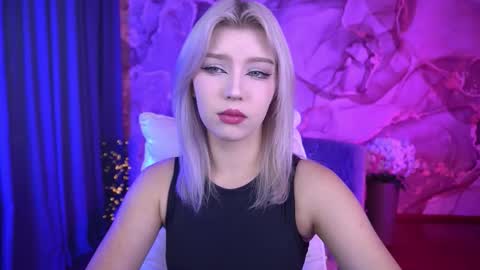 selenairis online show from October 14, 6:36 am