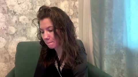 Snapshot of selenakiss_ chatting on May 13, 5:05 am Selena online show from May 13, 5:05 am