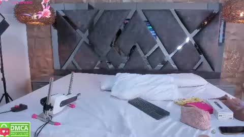 selene__lopez_ online show from June 16, 7:27 pm