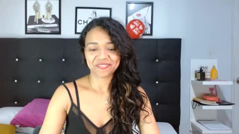 Snapshot of selene_bubble chatting on April 16, 9:39 pm Selene online show from April 16, 9:39 pm