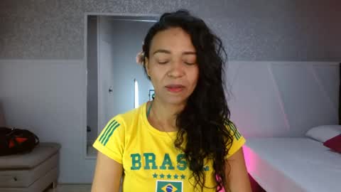 Snapshot of selene_bubble chatting on May 7, 2:33 pm Selene online show from May 7, 2:33 pm