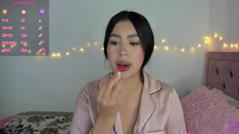 Snapshot of selene_e chatting on February 5, 10:53 am Karol. online show from February 5, 10:53 am