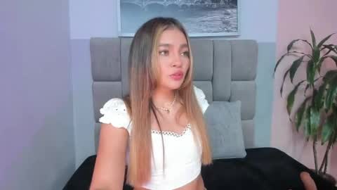 Snapshot of selene_tylor_ chatting on April 16, 8:42 pm Selene online show from April 16, 8:42 pm