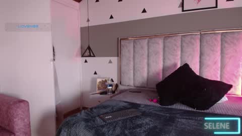 Selene online show from September 25, 11:25 am