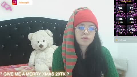 Snapshot of seleneg chatting on December 4, 11:02 pm Selene G online show from December 4, 11:02 pm