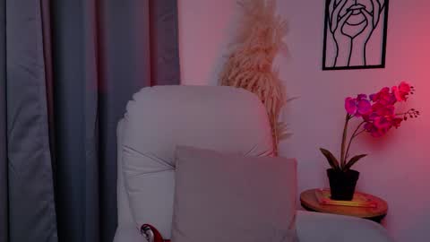 Snapshot of selenenova chatting on April 7, 7:58 pm Selene Nova online show from April 7, 7:58 pm
