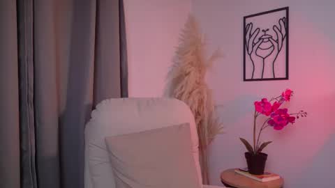 Snapshot of selenenova chatting on April 23, 9:28 pm Selene Nova online show from April 23, 9:28 pm