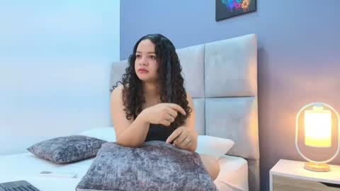 selenevalois online show from June 13, 1:42 pm