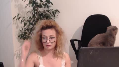 Selenna online show from November 21, 2:16 pm