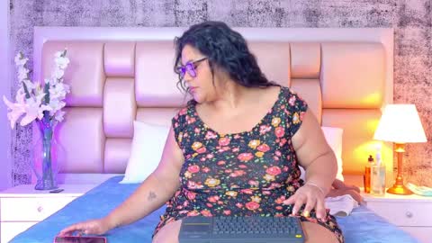 Snapshot of selennacooper chatting on April 7, 12:05 pm Selenna Cooper online show from April 7, 12:05 pm