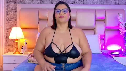 Snapshot of selennacooper chatting on May 17, 11:50 am Selenna Cooper online show from May 17, 11:50 am
