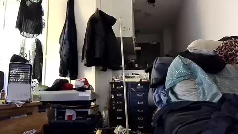 Snapshot of selfiepicdump chatting on December 23, 7:17 am Julian Kinky Bi-guy online show from December 23, 7:17 am