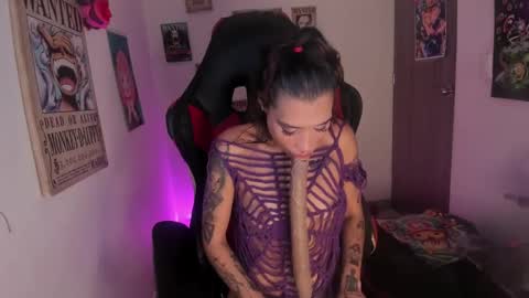 Snapshot of selina_kyl3 chatting on December 2, 11:07 pm Selinna Kyle online show from December 2, 11:07 pm