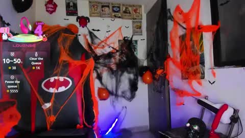 Snapshot of selina_kyl3 chatting on October 28, 4:05 am Selinna Kyle online show from October 28, 4:05 am