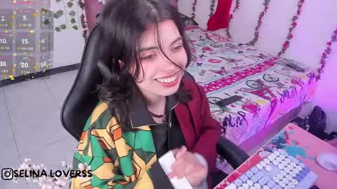 Snapshot of selina_lovers_ chatting on January 7, 6:49 am Selina online show from January 7, 6:49 am