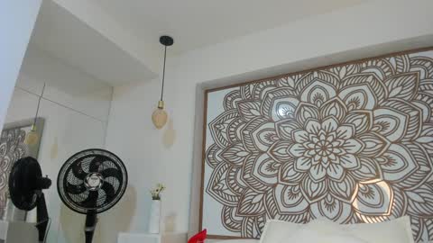 Selket online show from December 2, 11:45 am