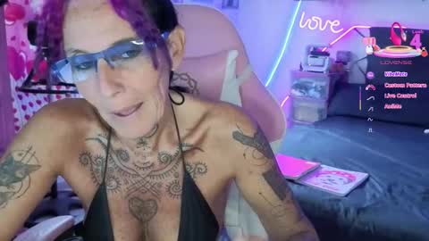 Selvaggia Del Caribe online show from April 15, 7:58 pm