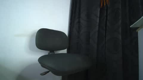 Snapshot of sem_alas chatting on October 18, 5:10 am sem_alas online show from October 18, 5:10 am