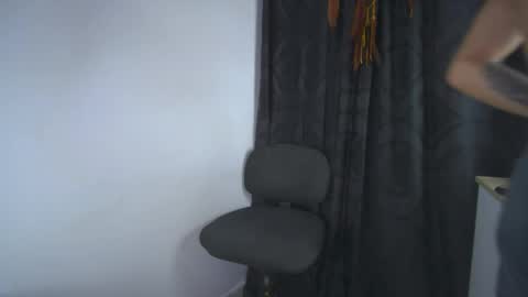 Snapshot of sem_alas chatting on April 21, 1:42 am sem_alas online show from April 21, 1:42 am