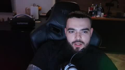 Snapshot of semenmonke chatting on March 26, 10:26 pm semenmonke online show from March 26, 10:26 pm