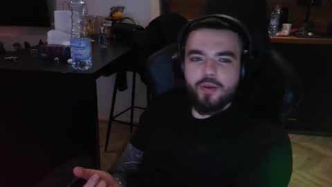 Snapshot of semenmonke chatting on March 28, 1:05 am semenmonke online show from March 28, 1:05 am