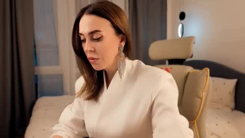 Ella online show from February 13, 5:03 am