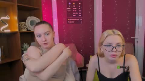 Snapshot of sendi_cais chatting on November 10, 6:56 am Sendi online show from November 10, 6:56 am