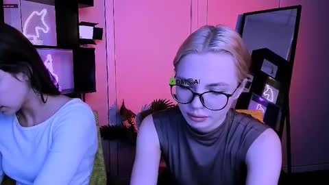 Snapshot of sendi_cais chatting on November 11, 5:51 am Sendi online show from November 11, 5:51 am