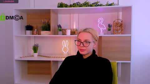 Snapshot of sendi_cais chatting on November 14, 7:29 am Sendi online show from November 14, 7:29 am