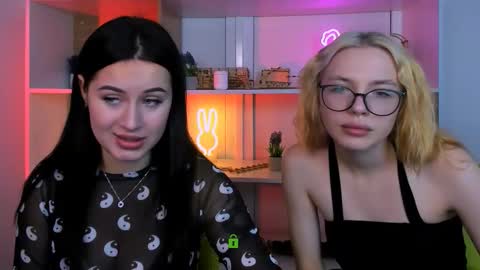 Snapshot of sendi_cais chatting on November 15, 9:28 am Sendi online show from November 15, 9:28 am