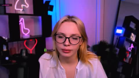 Snapshot of sendi_cais chatting on November 26, 12:17 pm Sendi online show from November 26, 12:17 pm