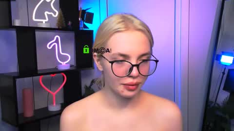 Snapshot of sendi_cais chatting on December 22, 5:59 am Sendi online show from December 22, 5:59 am