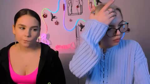 Snapshot of sendi_cais chatting on January 6, 12:42 pm Sendi online show from January 6, 12:42 pm