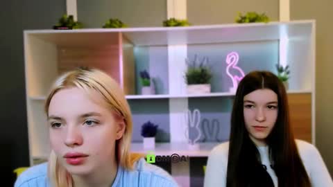 Snapshot of sendi_cais chatting on February 3, 6:22 am Sendi online show from February 3, 6:22 am