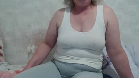 Snapshot of seniorita333 chatting on April 1, 5:52 am Lenna online show from April 1, 5:52 am