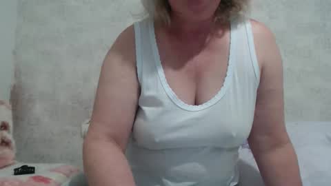 Snapshot of seniorita333 chatting on April 4, 6:00 am Lenna online show from April 4, 6:00 am