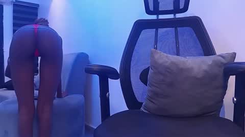 Snapshot of sensational_ave chatting on September 14, 12:37 pm sensational_ave online show from September 14, 12:37 pm