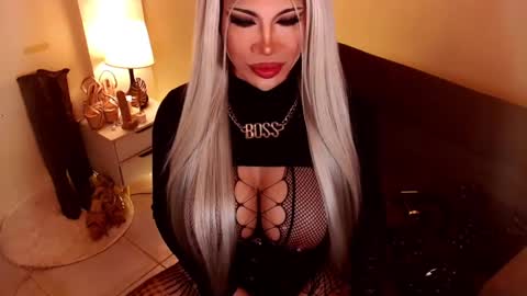 Snapshot of sensational_diva chatting on December 31, 1:47 am unstappable queen kate online show from December 31, 1:47 am